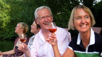 Weinprobe auf dem Stocherkahn